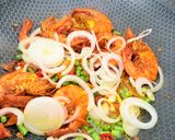 Gambar langkah 4 resipi 👩‍🍳Udang Goreng Kunyit (Mat Rock).