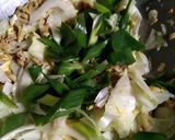 Foto langkah ke 6 dari resep Bakmie Goreng Usus Ayam.