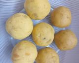 Foto langkah ke 3 dari resep Bola - bola ubi isi Coklat.