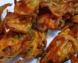 कुरकुरे प्याज़ के पकोडे (kurkure pyaz ke pakode recipe in Hindi) रेसिपी चरण 10 फोटो