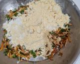 A picture of step 2 of Piyaz ke pakoray.