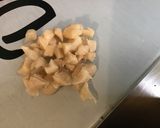Une image de l'étape 3 de Piments jaunes au vinaigre, ail, pickles, olives et citron.
