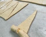 Foto del paso 10 de la receta: Medialunas de hojaldre