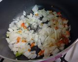Foto del paso 1 de la receta: Bombitas de papa rellenas con carne y queso