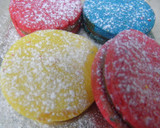 Foto del paso 9 de la receta: Alfajorcitos de maicena en colores / coloridos