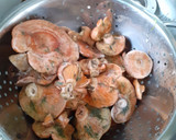 Foto del paso 1 de la receta: Níscalos al ajillo