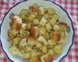 Foto del passaggio 3 della ricetta Crostini di pane raffermo