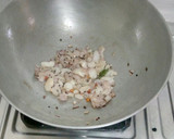 A picture of step 2 of Kanda poha.