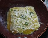 Foto langkah ke 1 dari resep Egg and Veggie Sandwich.