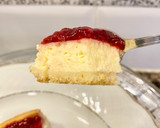 Foto del paso 12 de la receta: Tarta de yogur con mermelada de frambuesas