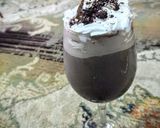 A picture of step 1 of Oreo milkshake.