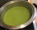 Brokkoli krémleves, burgonyával és croutonnal recept fázis 1 fotója