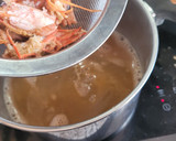 Foto del paso 4 de la receta: Guiso de merluza con gambas y almejas