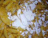 A picture of step 4 of Chips Pakoray.