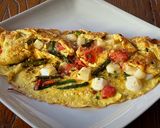 Foto del paso 6 de la receta: Tortilla de espárragos, tomatitos y queso semicurado de cabra