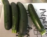 Une image de l'étape 1 de Courgettes grillées pesto balsamique.