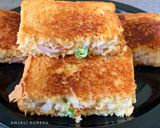 A picture of step 4 of Chilli Cheese Toast on tawa.