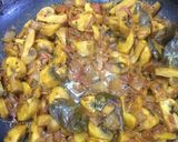 A picture of step 9 of Mushroom curry.