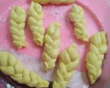 Foto langkah ke 3 dari resep Donat kepang empuk (resep Pak Imam Abu Salman).