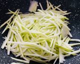 Hình bước làm 2 của món Canh bầu nấu thì là