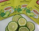 Foto langkah ke 2 dari resep Wedang Laos Jeruk Purut.