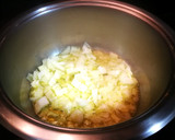 Foto del paso 2 de la receta: Sopa de patatas con hojas de remolacha - vegano