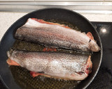 Foto del paso 5 de la receta: Truchas asalmonadas rellenas de jamón