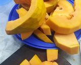 Foto del paso 1 de la receta: Sopa de calabaza, cebolla y queso azul