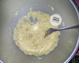 Foto langkah ke 3 dari resep Bolu Kukus Pisang Mekar No Telur No Mixer.