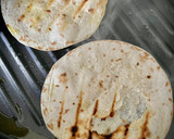 Foto del paso 2 de la receta: Piadinas caseras de pollo frito caramelizado picante