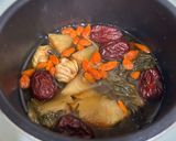 Hình bước làm 3 của món Canh Ngải Cứu Tiềm Nấm Hầu Thủ Chay