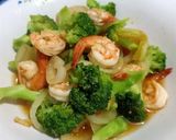 Foto langkah ke 4 dari resep Tumis Udang Brokoli ala Metha ^^.