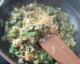 Foto del paso 4 de la receta: Lechuga salteada con cacahuetes y huevo