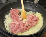 Krémsajtos-húsos spagetti recept fázis 3 fotója