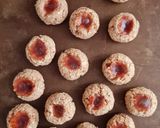 Foto del paso 4 de la receta: Galletas de avena y mermelada 🎨