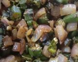A picture of step 3 of Onion wali bhindi.
