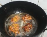 A picture of step 2 of Schezwan onion pakora.