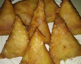 A picture of step 7 of Noodles Samosa.
