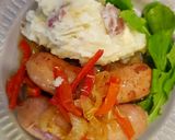 Foto del paso 3 de la receta: Chorizos al vino blanco con puré rústico de papas
