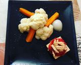Foto del paso 4 de la receta Verdura hervida con lámina de tomate y atún
