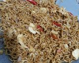 Foto langkah ke 3 dari resep Mie goreng kriting.