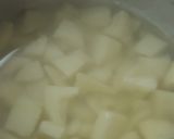Foto del paso 1 de la receta: Puré de papas con pollo picado y morrón asado