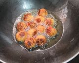 A picture of step 6 of Suji ke gulabjamun.