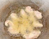 Foto langkah ke 2 dari resep Ayam Goreng Tepung Cabe Bawang.