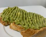 Foto del paso 1 de la receta Tosta con aguacate y huevo poché
