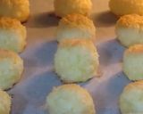 صورة لخطوة 4 من وصفة كرات جوز الهند