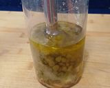 Foto del paso 3 de la receta: Vinagreta de alcaparras y miel con almendras