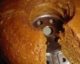 Foto langkah ke 7 dari resep No Oven, No Ribet: Bolu Karamel Kukus Anti Gagal.