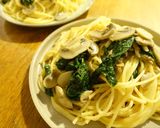 A picture of step 4 of Spinach mushroom cream spaghetti.