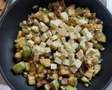 Foto del paso 3 de la receta: Calabacitas con champiñones y elote
